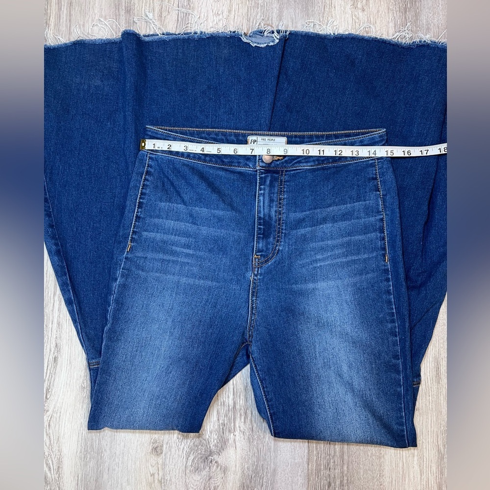 Free People Just Float On Jericho Blue Bell Bottom Flared High Rise Jeans Size29 - Picture 9 of 15